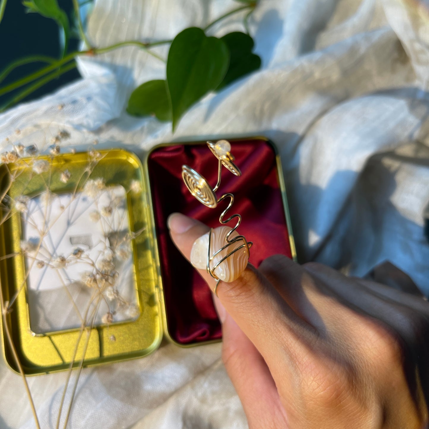 apricot agate - gold joint holder ring